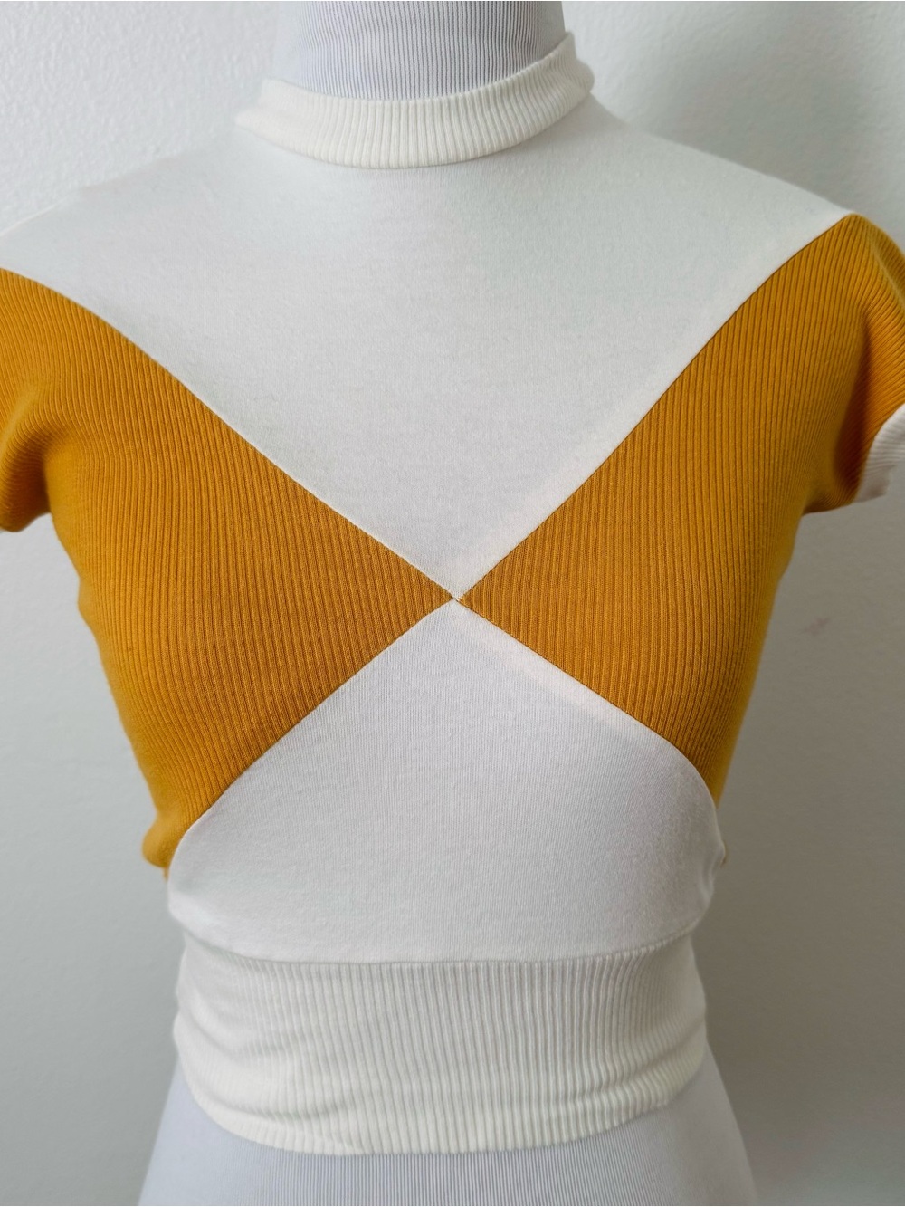 Freddie’s of Pinewood Colorblock Mustard & Cream Crop Top - Picture 2 of 3